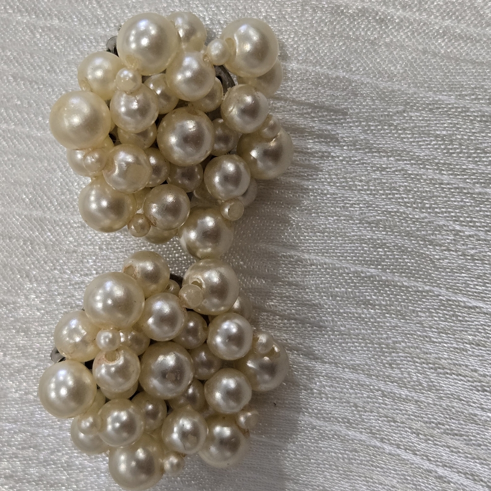 Chic Pearl Cluster Earrings